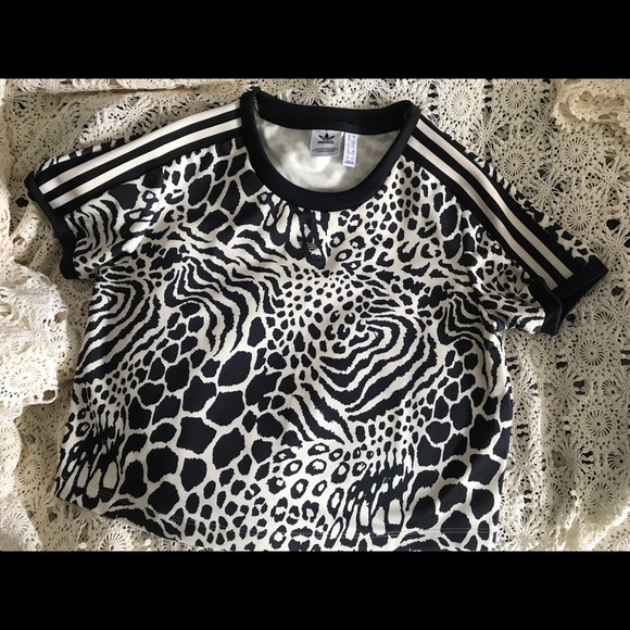 adidas Tops - Adidas Cropped  top 🌹size US Small Blk & Creme